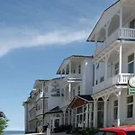Akzent Waldhotel Ruegen 호텔 4*
