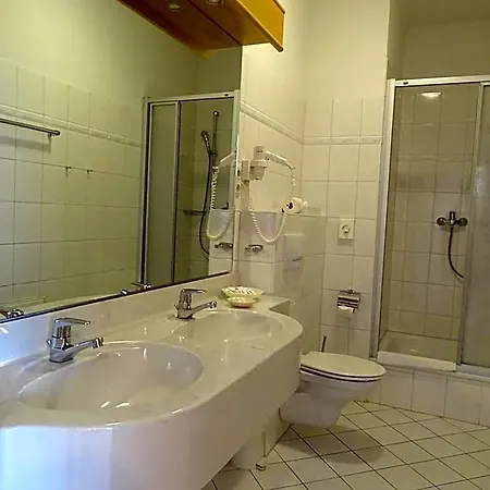 فندق Akzent Waldhotel Ruegen 4*