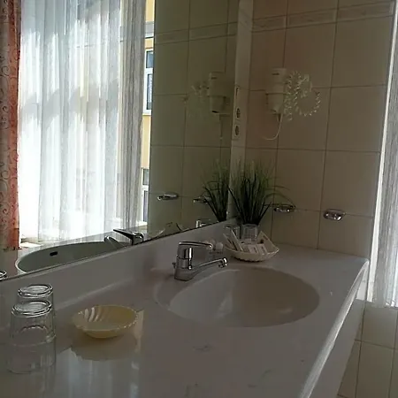 فندق Akzent Waldhotel Ruegen 4*