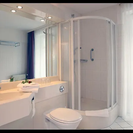 酒店 Akzent Waldhotel Ruegen 4*